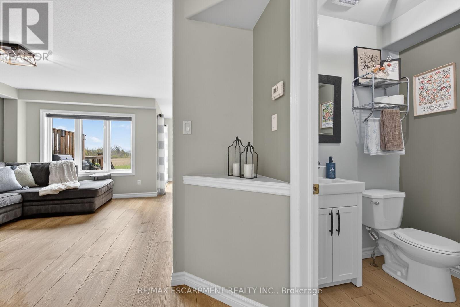 33 VOYAGER PASS, Hamilton (Binbrook), Ontario, L0R1C0 — Photo 16