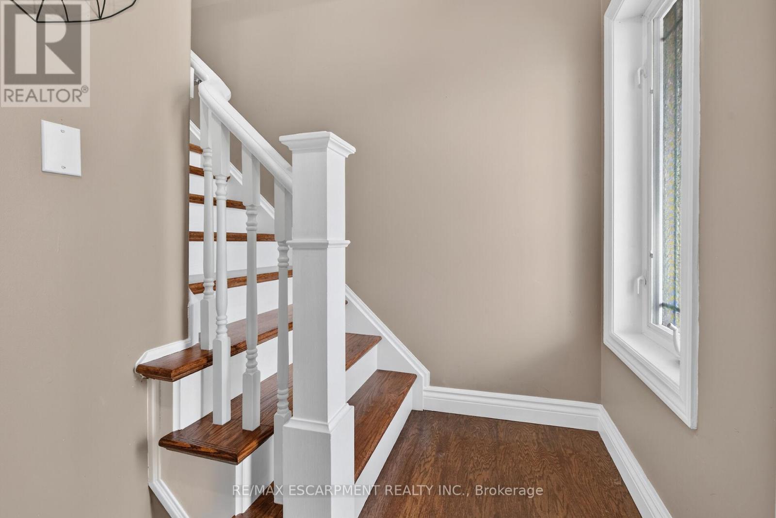 33 VOYAGER PASS, Hamilton (Binbrook), Ontario, L0R1C0 — Photo 18