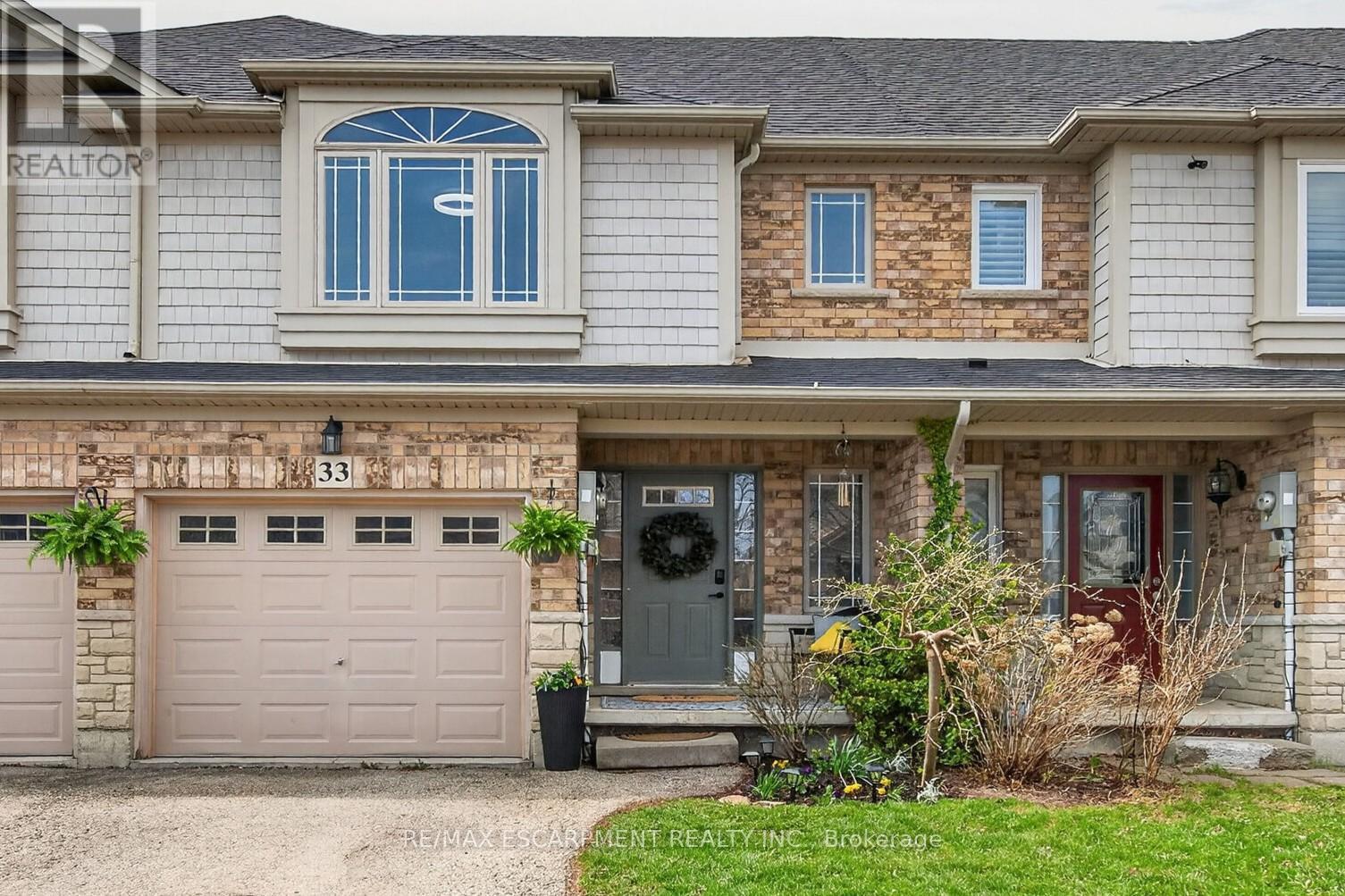 33 VOYAGER PASS, Hamilton (Binbrook), Ontario, L0R1C0 — Photo 3