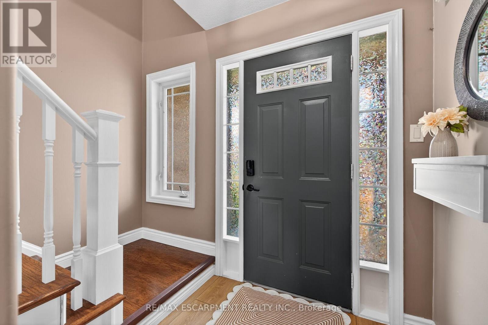 33 VOYAGER PASS, Hamilton (Binbrook), Ontario, L0R1C0 — Photo 5