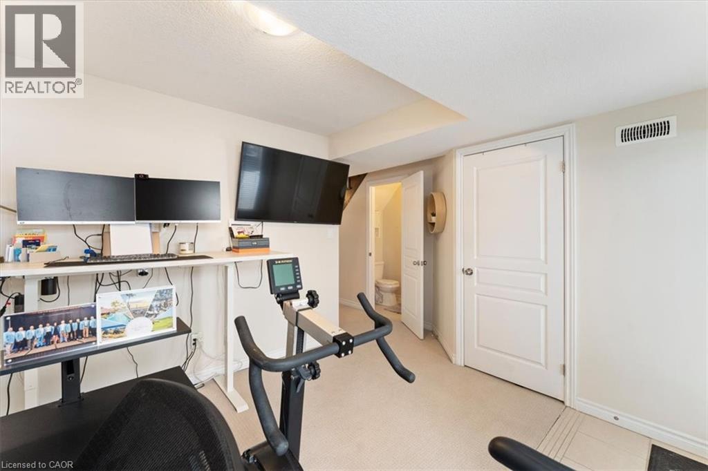 31 MAYLAND Trail, Stoney Creek, Ontario, L8J0G4 — Photo 6