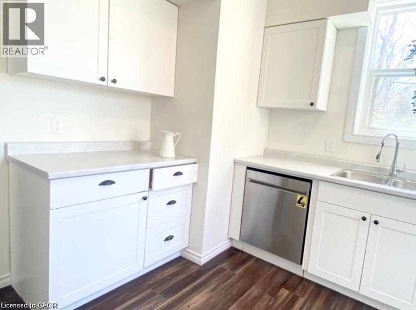 17 HILDA Place Unit# A, Kitchener, Ontario, N2G1K4 — Photo 4