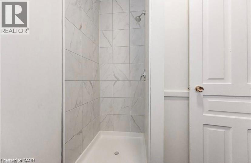 17 HILDA Place Unit# A, Kitchener, Ontario, N2G1K4 — Photo 9