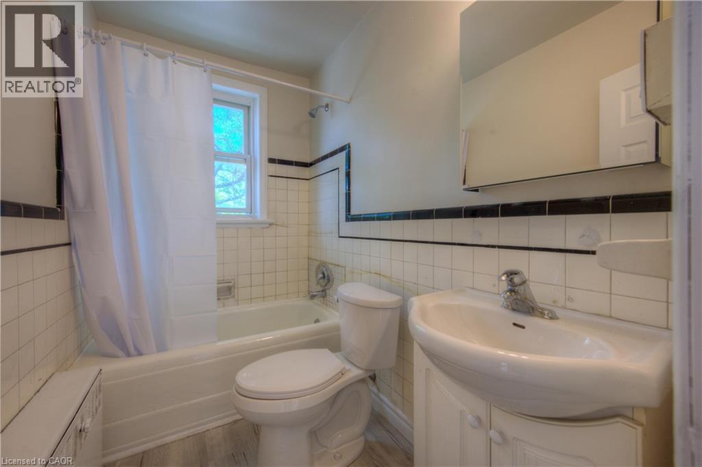 141 CHAPEL Street Unit# 9, Kitchener, Ontario, N2H2T6 — Photo 11