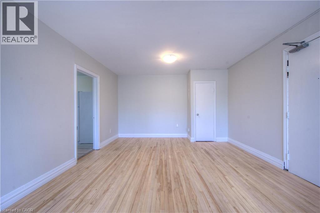 141 CHAPEL Street Unit# 9, Kitchener, Ontario, N2H2T6 — Photo 5