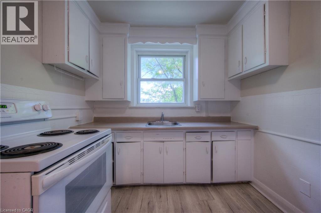 141 CHAPEL Street Unit# 9, Kitchener, Ontario, N2H2T6 — Photo 8