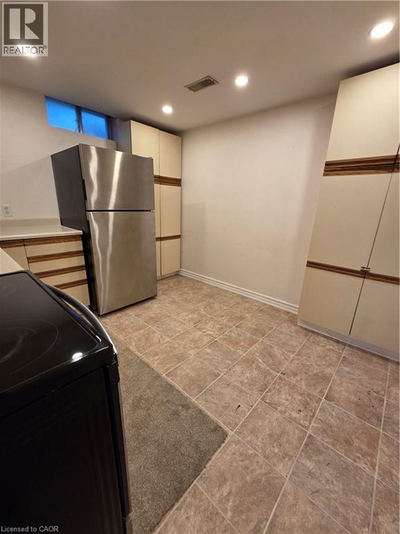 696 PENNY Lane Unit# Lower, Burlington, Ontario, L7T4J1 — Photo 5