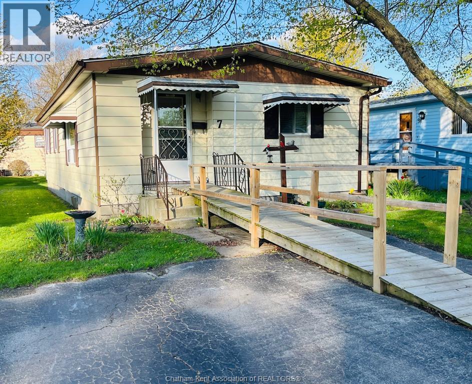7 James COURT, Chatham, Ontario, N7L4Y4 — Photo 2