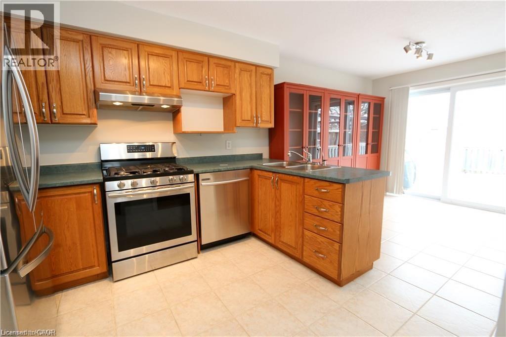 448-A HARBOUR VIEW Crescent, Waterloo, Ontario, N2K4A3 — Photo 2