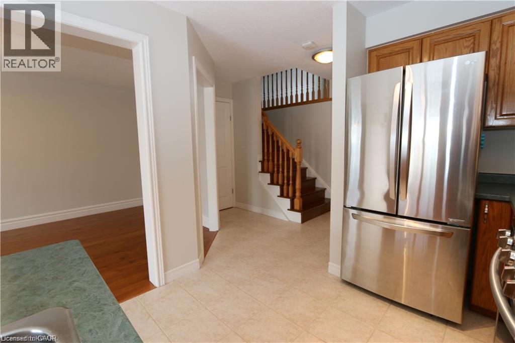 448-A HARBOUR VIEW Crescent, Waterloo, Ontario, N2K4A3 — Photo 6