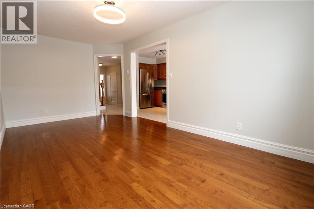 448-A HARBOUR VIEW Crescent, Waterloo, Ontario, N2K4A3 — Photo 8