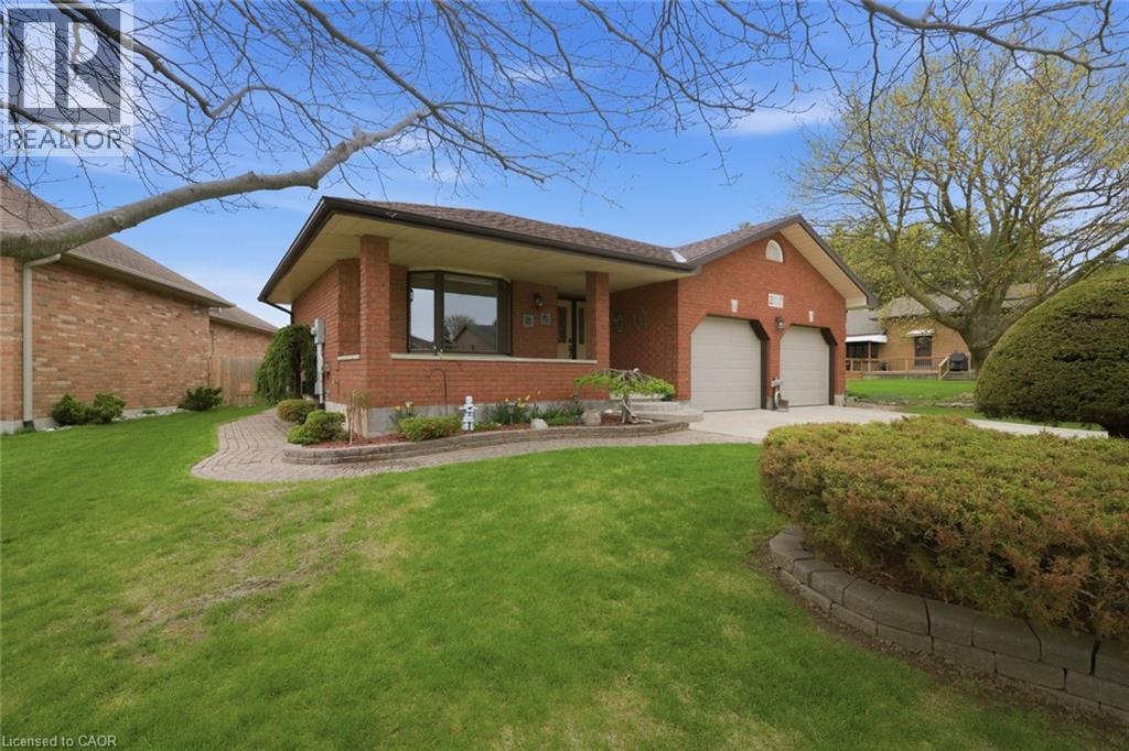 2 VIOLA Court, Delhi, Ontario, N4B3C9 — Photo 2