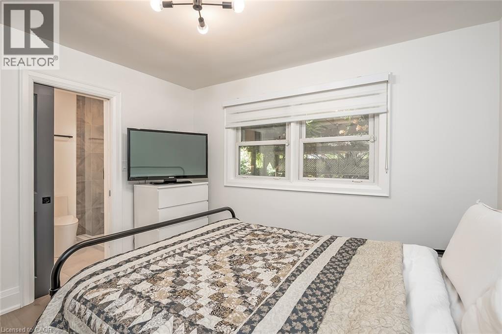 564 MAPLEHILL Drive, Burlington, Ontario, L7N2W3 — Photo 17
