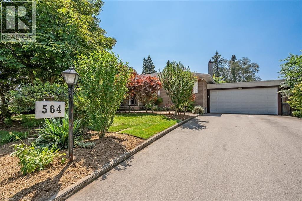 564 MAPLEHILL Drive, Burlington, Ontario, L7N2W3 — Photo 2