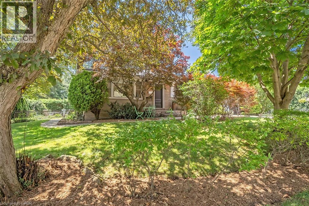 564 MAPLEHILL Drive, Burlington, Ontario, L7N2W3 — Photo 3