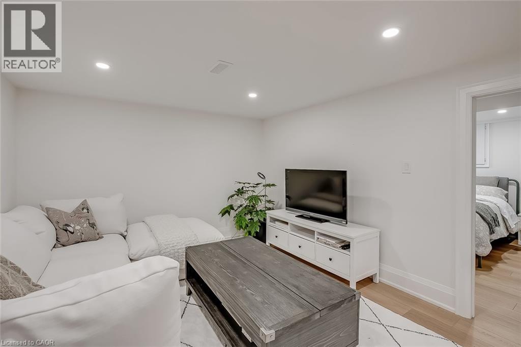 564 MAPLEHILL Drive, Burlington, Ontario, L7N2W3 — Photo 30