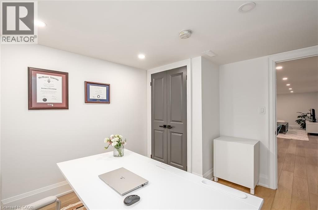 564 MAPLEHILL Drive, Burlington, Ontario, L7N2W3 — Photo 33