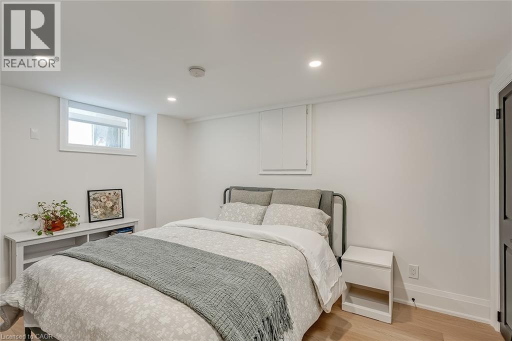 564 MAPLEHILL Drive, Burlington, Ontario, L7N2W3 — Photo 35