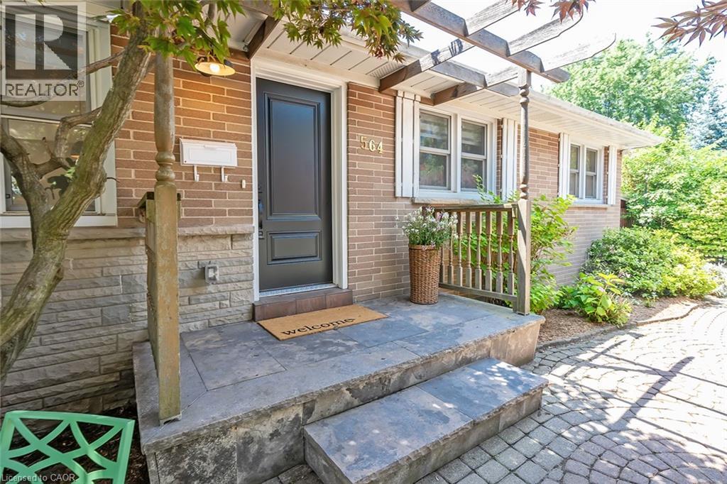 564 MAPLEHILL Drive, Burlington, Ontario, L7N2W3 — Photo 4