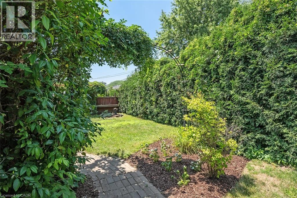 564 MAPLEHILL Drive, Burlington, Ontario, L7N2W3 — Photo 44