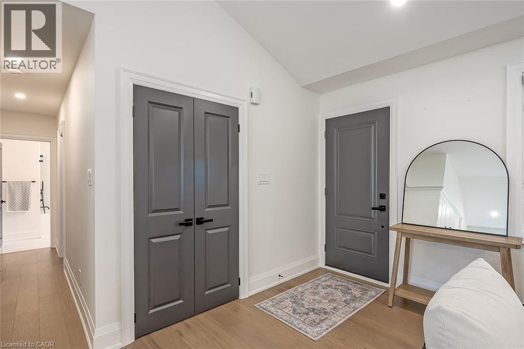 564 MAPLEHILL Drive, Burlington, Ontario, L7N2W3 — Photo 6