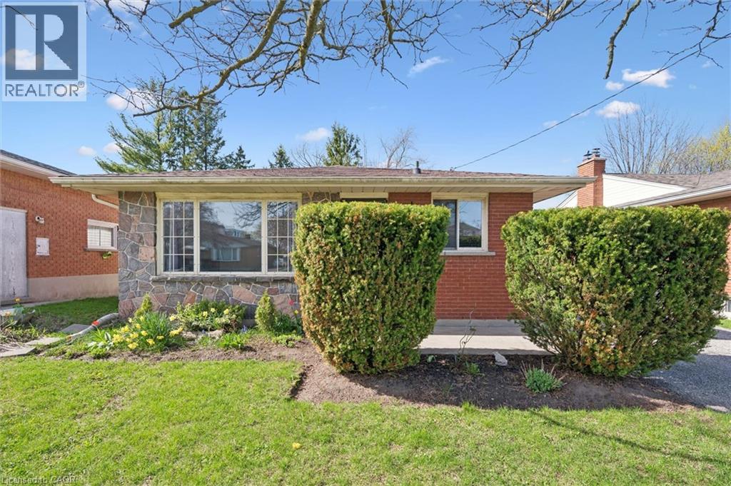 95 WEICHEL Street, Kitchener, Ontario, N2M2A7 — Photo 2