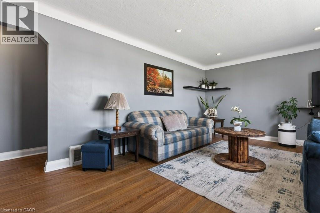 34 ADMIRAL Road, St. Catharines, Ontario, L2P1G6 — Photo 7
