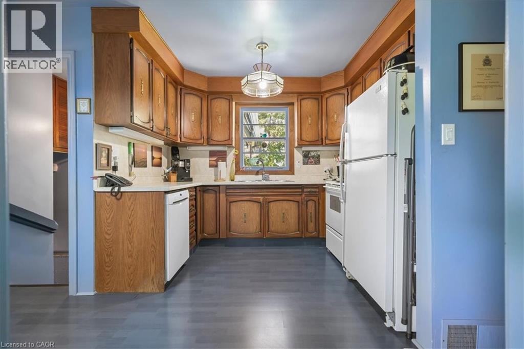 2117 EDINBURGH Drive, Burlington, Ontario, L7R2C8 — Photo 16