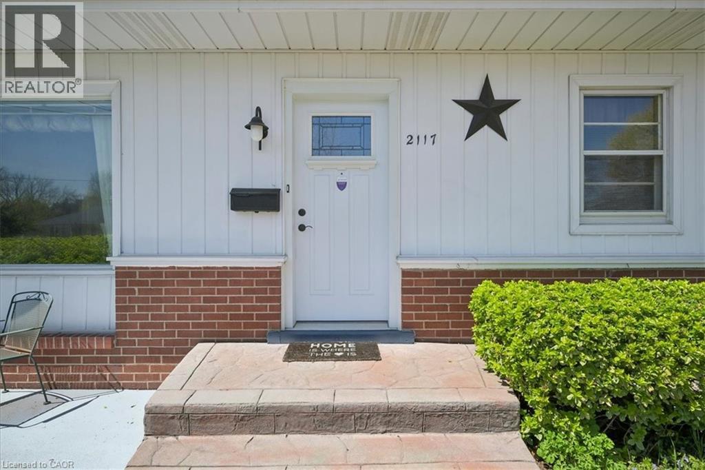 2117 EDINBURGH Drive, Burlington, Ontario, L7R2C8 — Photo 5
