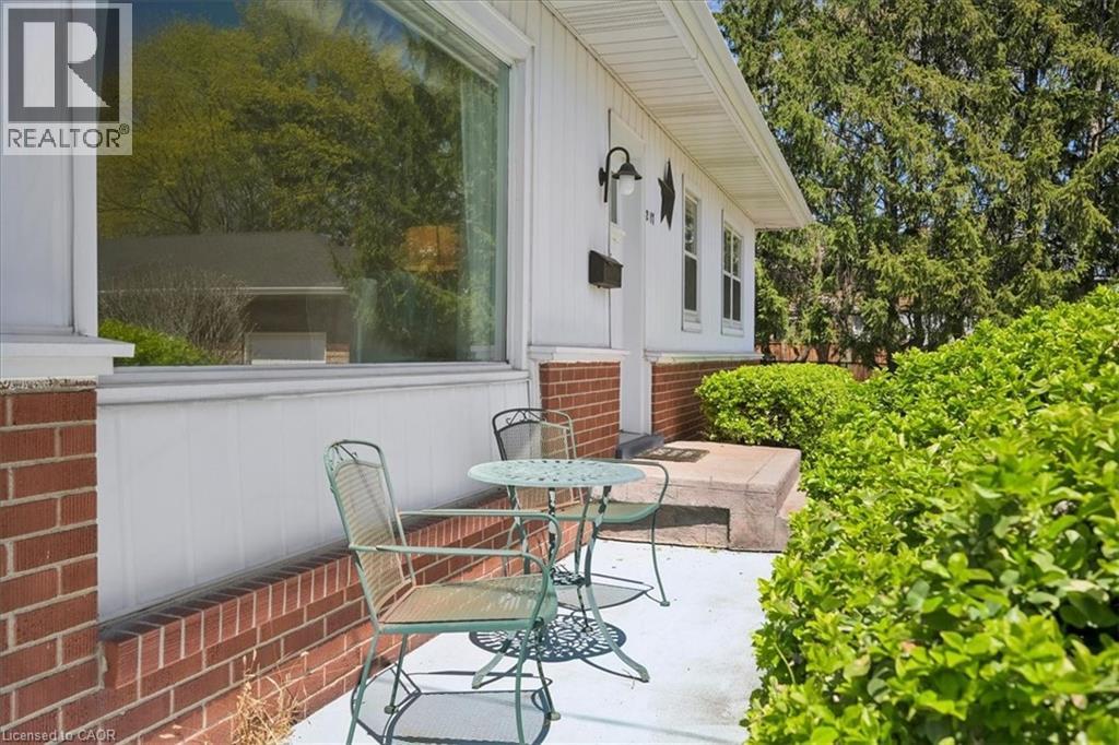 2117 EDINBURGH Drive, Burlington, Ontario, L7R2C8 — Photo 6