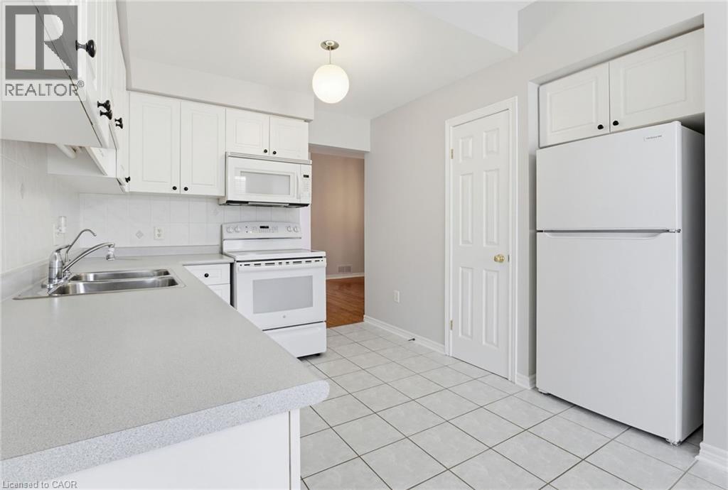 34 GREENTRAIL Drive, Mount Hope, Ontario, L0R1W0 — Photo 5