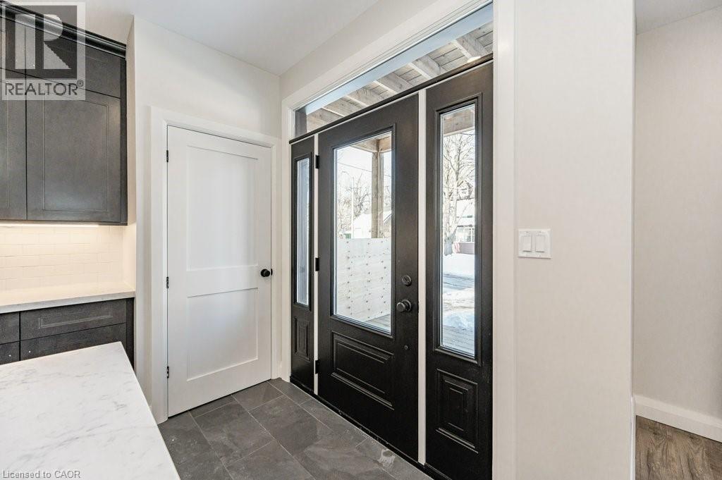 153 WENTWORTH Avenue Unit# A, Kitchener, Ontario, N2M3S3 — Photo 2