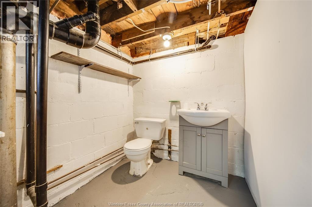 1046 ELSMERE, Windsor, Ontario, N9A2B2 — Photo 32
