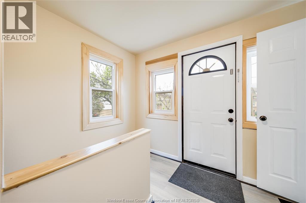 1046 ELSMERE, Windsor, Ontario, N9A2B2 — Photo 5