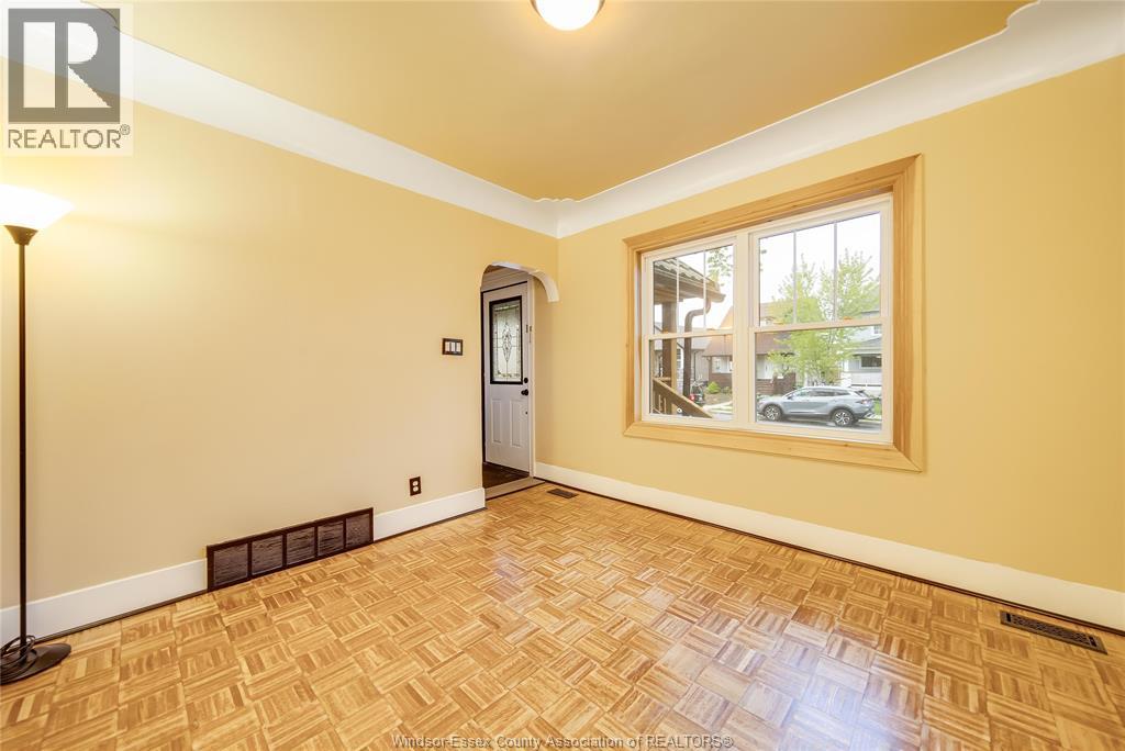 1046 ELSMERE, Windsor, Ontario, N9A2B2 — Photo 6