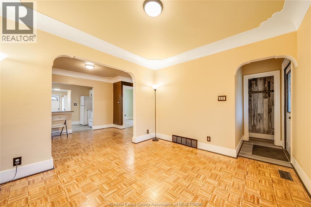 1046 ELSMERE, Windsor, Ontario, N9A2B2 — Photo 9
