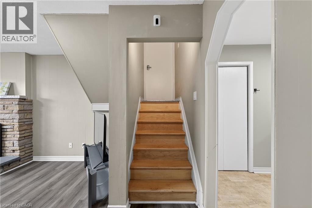 9 SANDERSON Drive, Guelph, Ontario, N1H6T7 — Photo 24