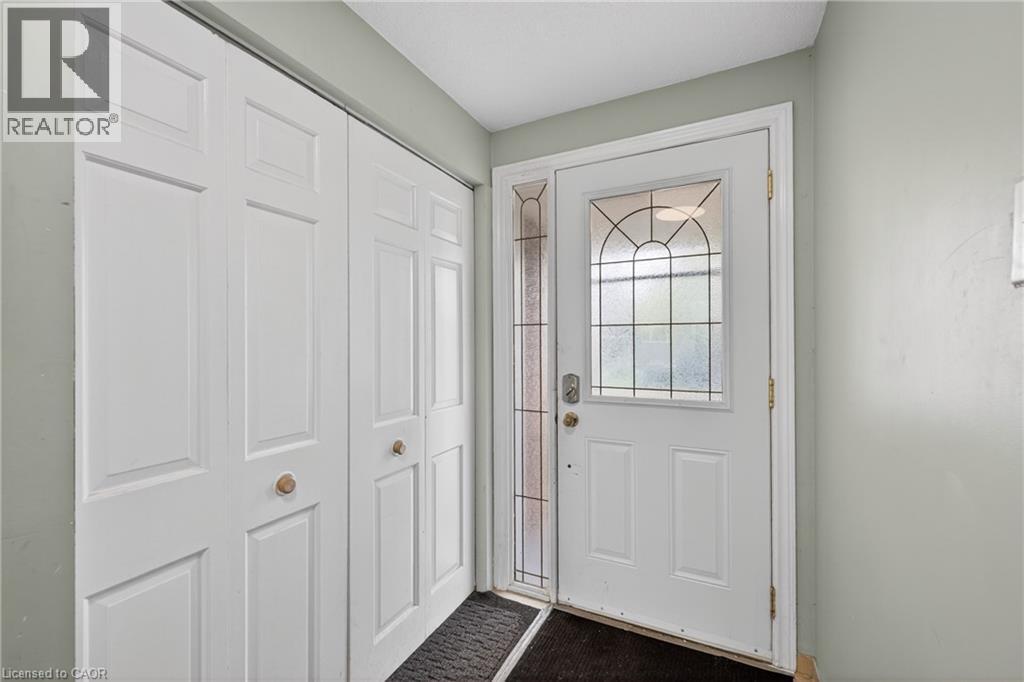 9 SANDERSON Drive, Guelph, Ontario, N1H6T7 — Photo 6