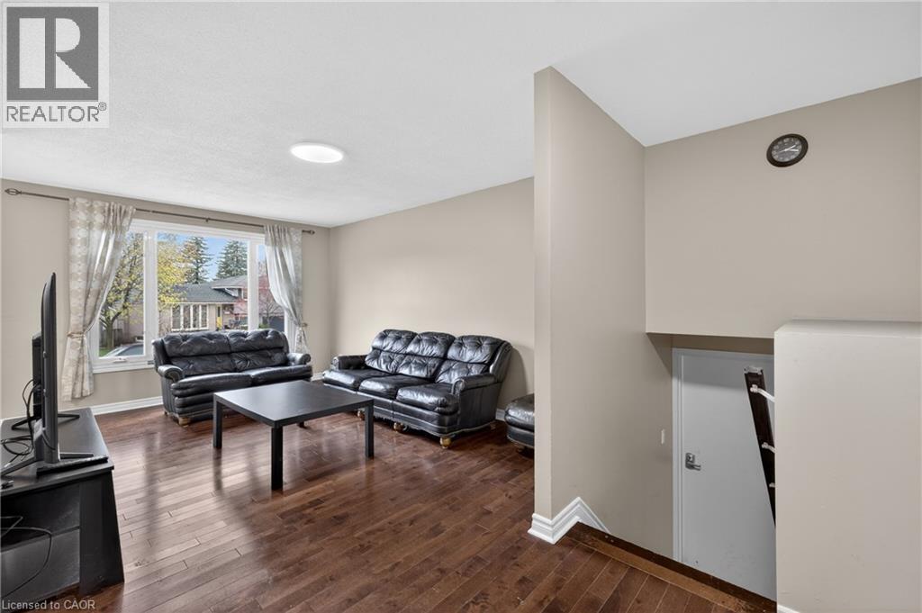 9 SANDERSON Drive, Guelph, Ontario, N1H6T7 — Photo 8