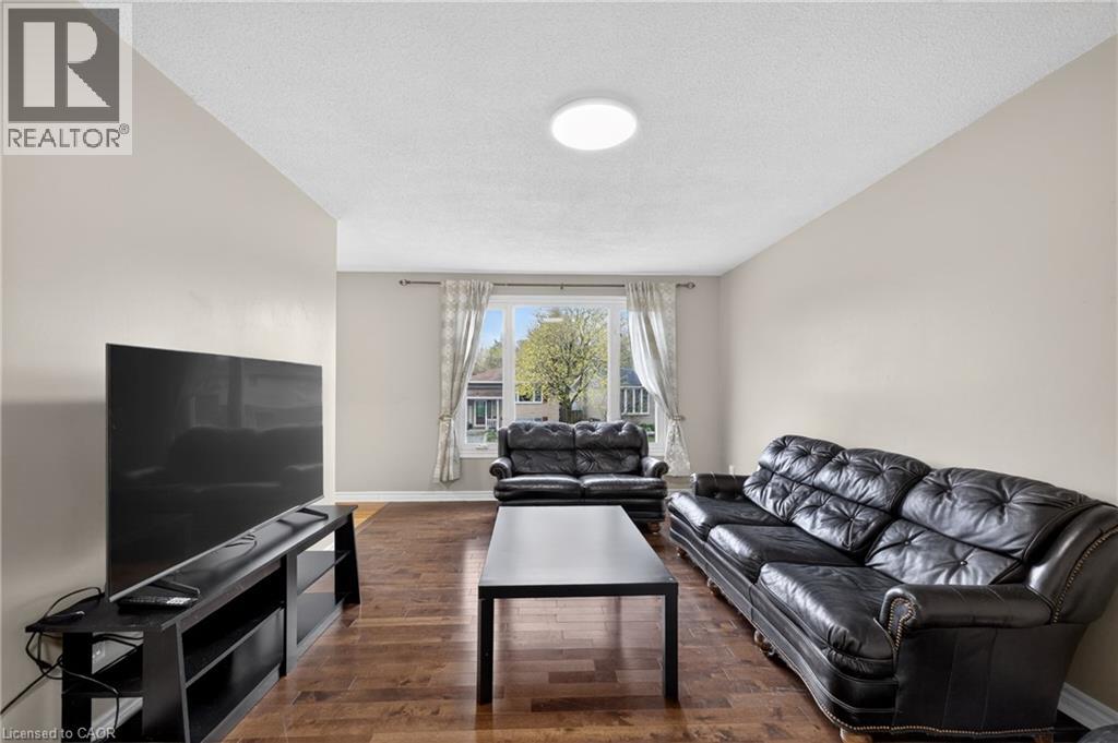 9 SANDERSON Drive, Guelph, Ontario, N1H6T7 — Photo 9