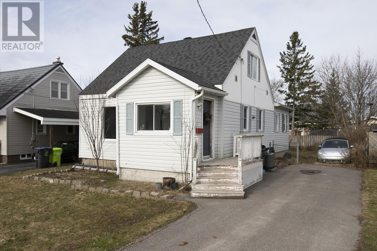 27 Weldon AVE, Sault Ste. Marie, Ontario, P6B3C4 — Photo 2