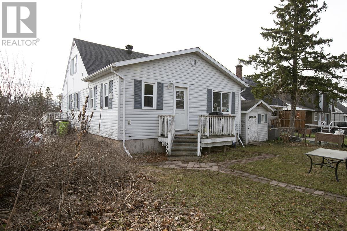27 Weldon AVE, Sault Ste. Marie, Ontario, P6B3C4 — Photo 3