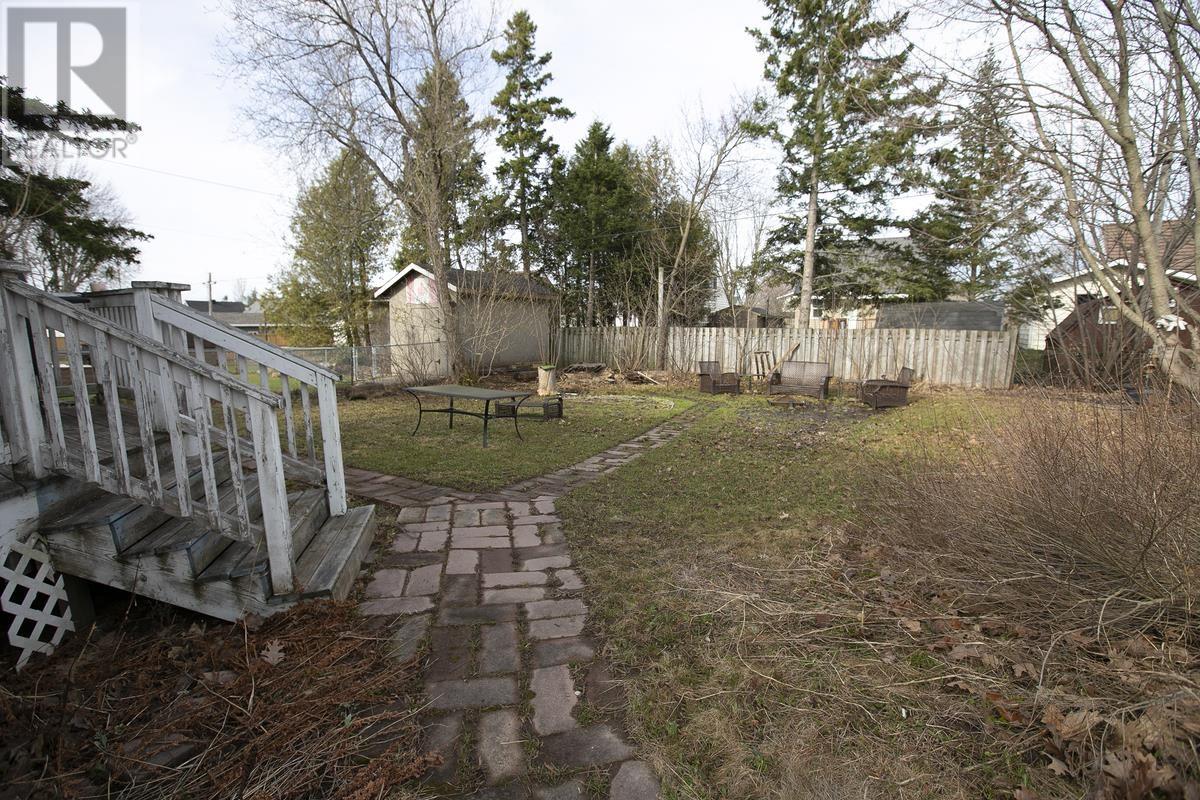 27 Weldon AVE, Sault Ste. Marie, Ontario, P6B3C4 — Photo 4