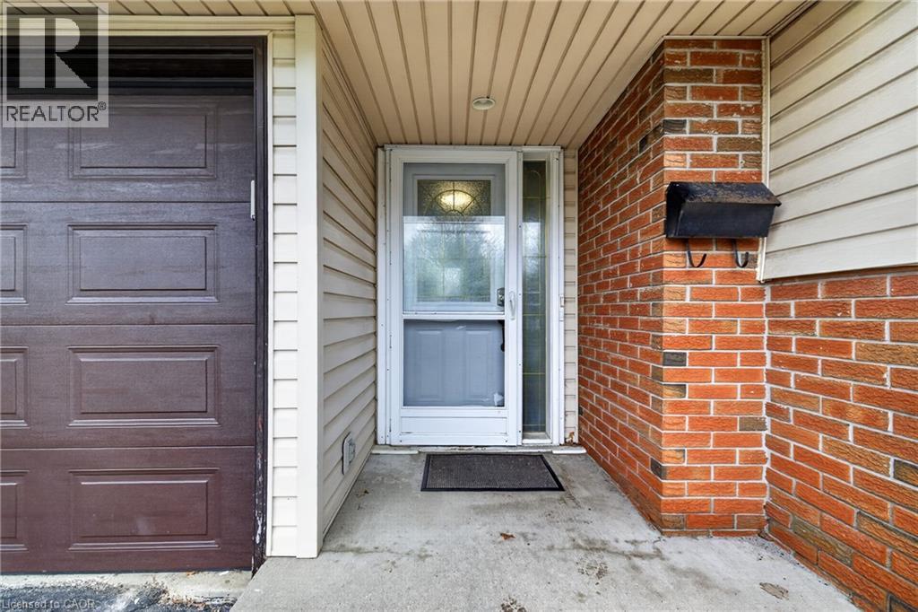 9 SANDERSON Drive, Guelph, Ontario, N1H6T7 — Photo 5