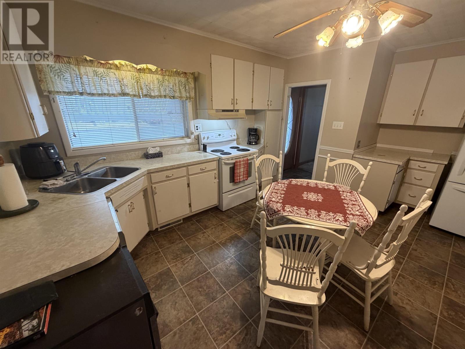 2101 Walsh ST E, Thunder Bay, Ontario, P7E4W3 — Photo 6