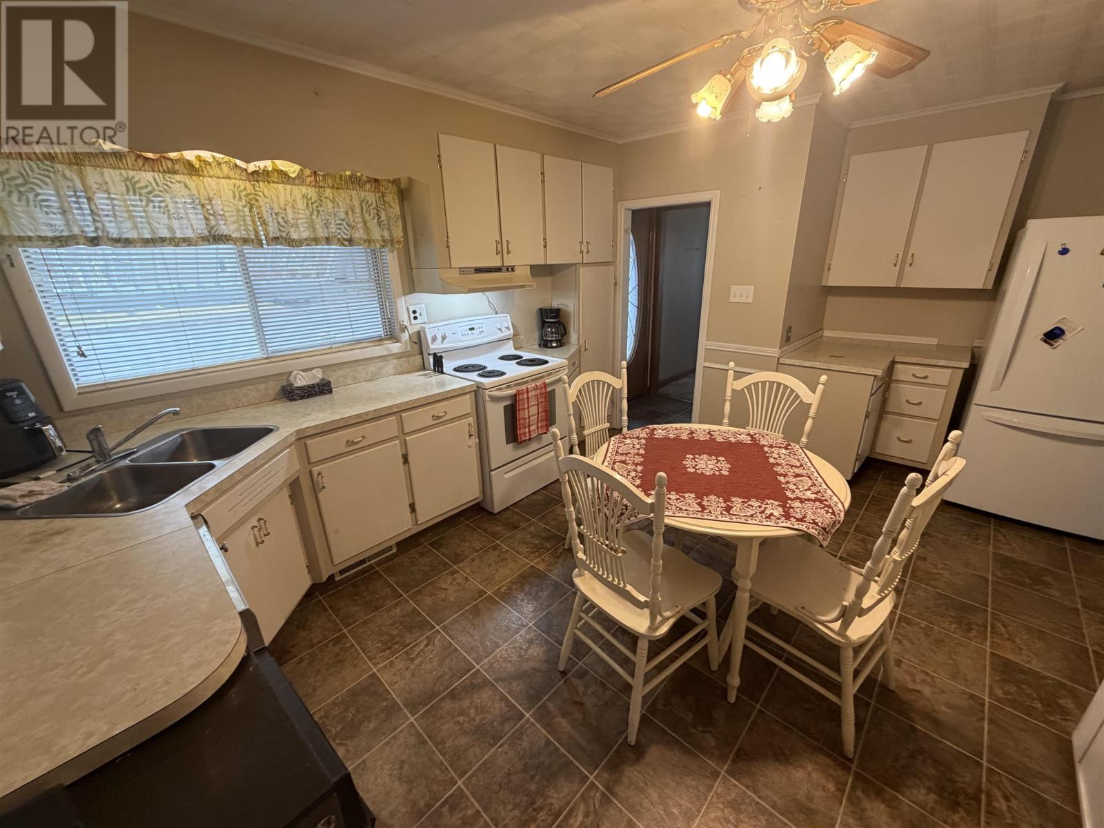 2101 Walsh ST E, Thunder Bay, Ontario, P7E4W3 — Photo 7