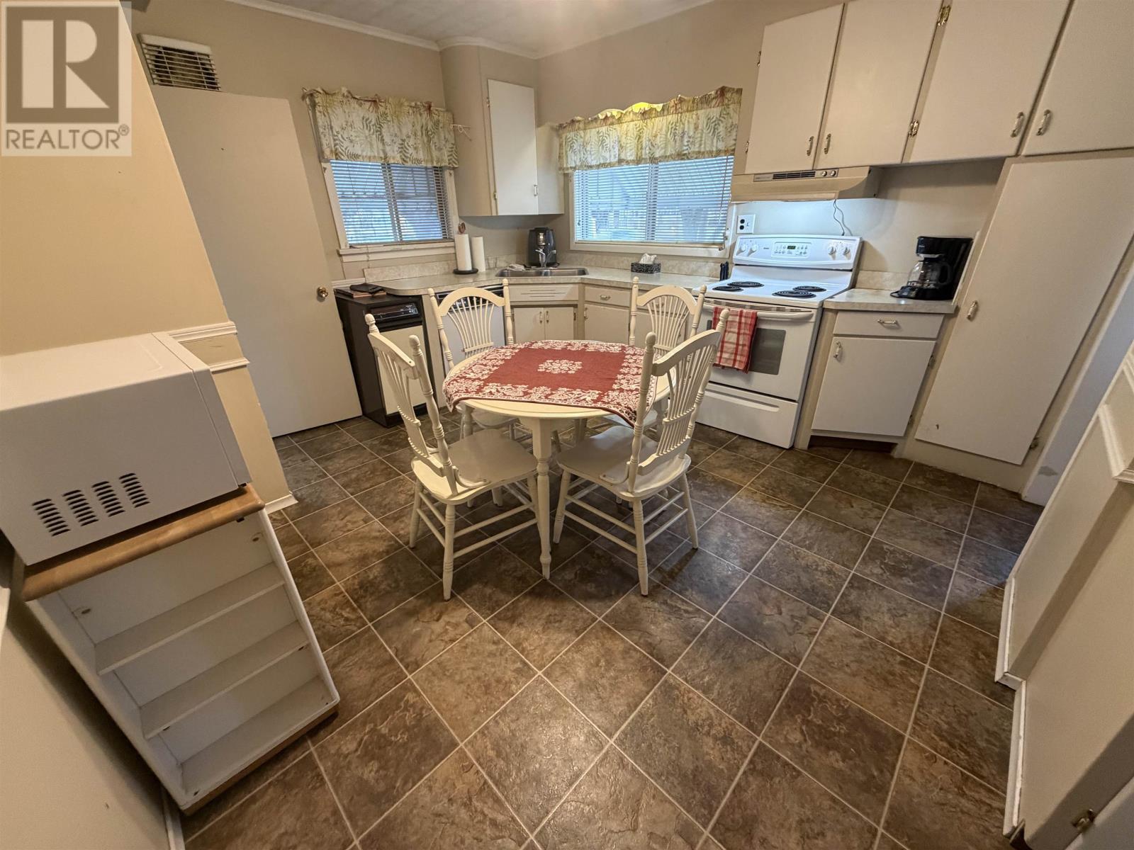 2101 Walsh ST E, Thunder Bay, Ontario, P7E4W3 — Photo 9