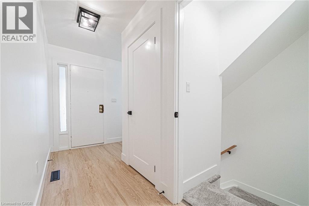 445 WOODVIEW Road Unit# 4, Burlington, Ontario, L7N2Z9 — Photo 3