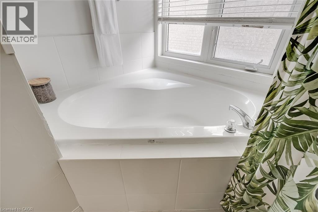 599 CAVERHILL Crescent, Milton, Ontario, L9T5K1 — Photo 23