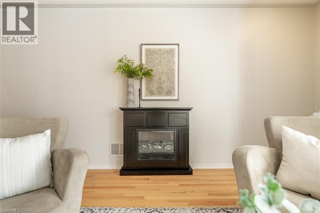 70 MORRISON Crescent, Grimsby, Ontario, L3M5K5 — Photo 5